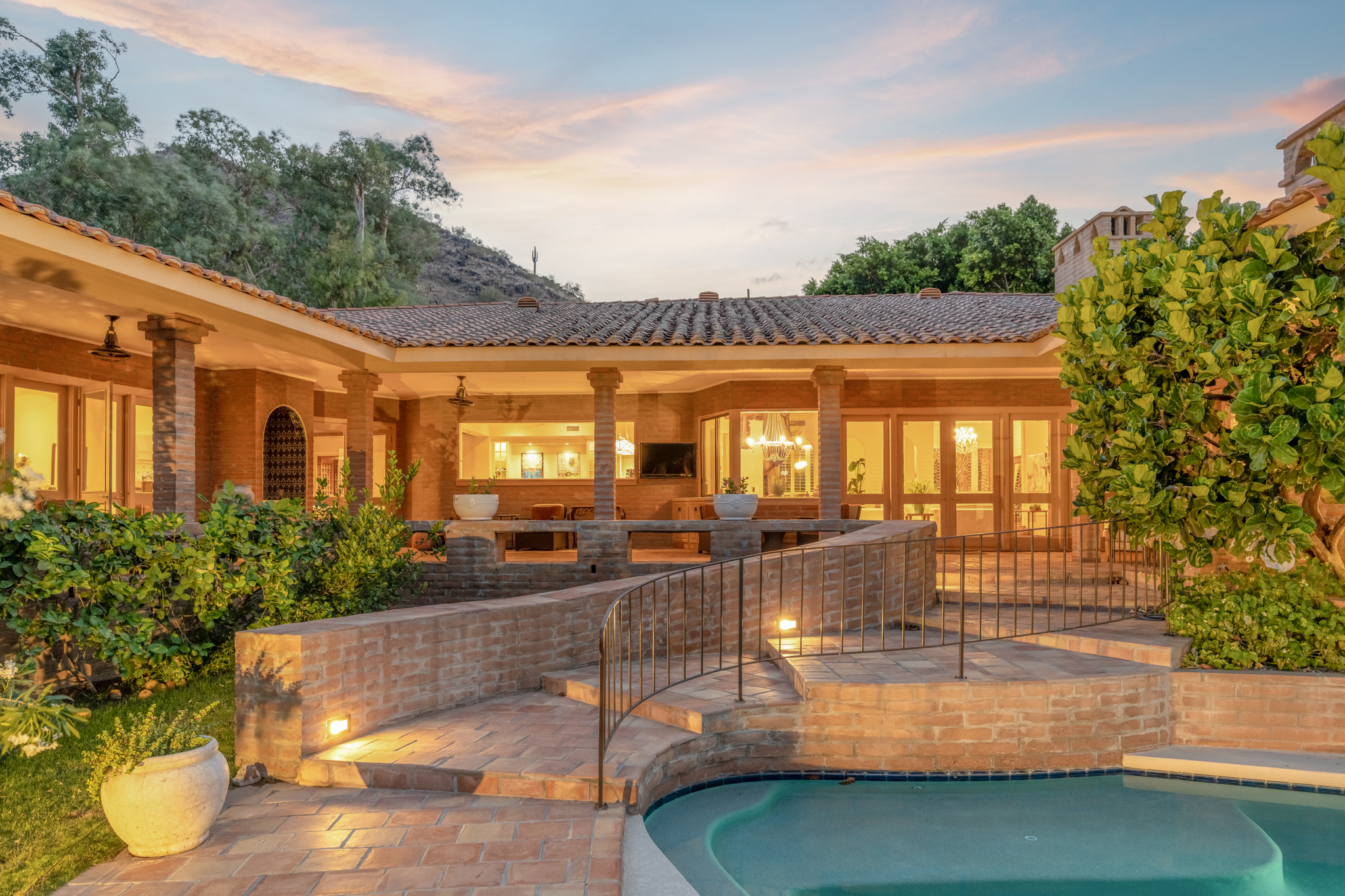 SOLD FOR OVER ASKING  –  Stunning Entertainer’s Home in Paradise Valley